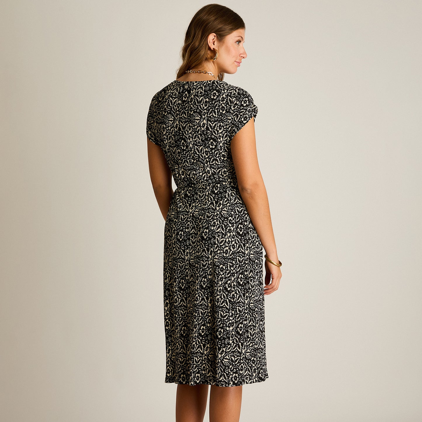 Vestido Midi Negro Muy elasticado Sin Forro Calce Normal