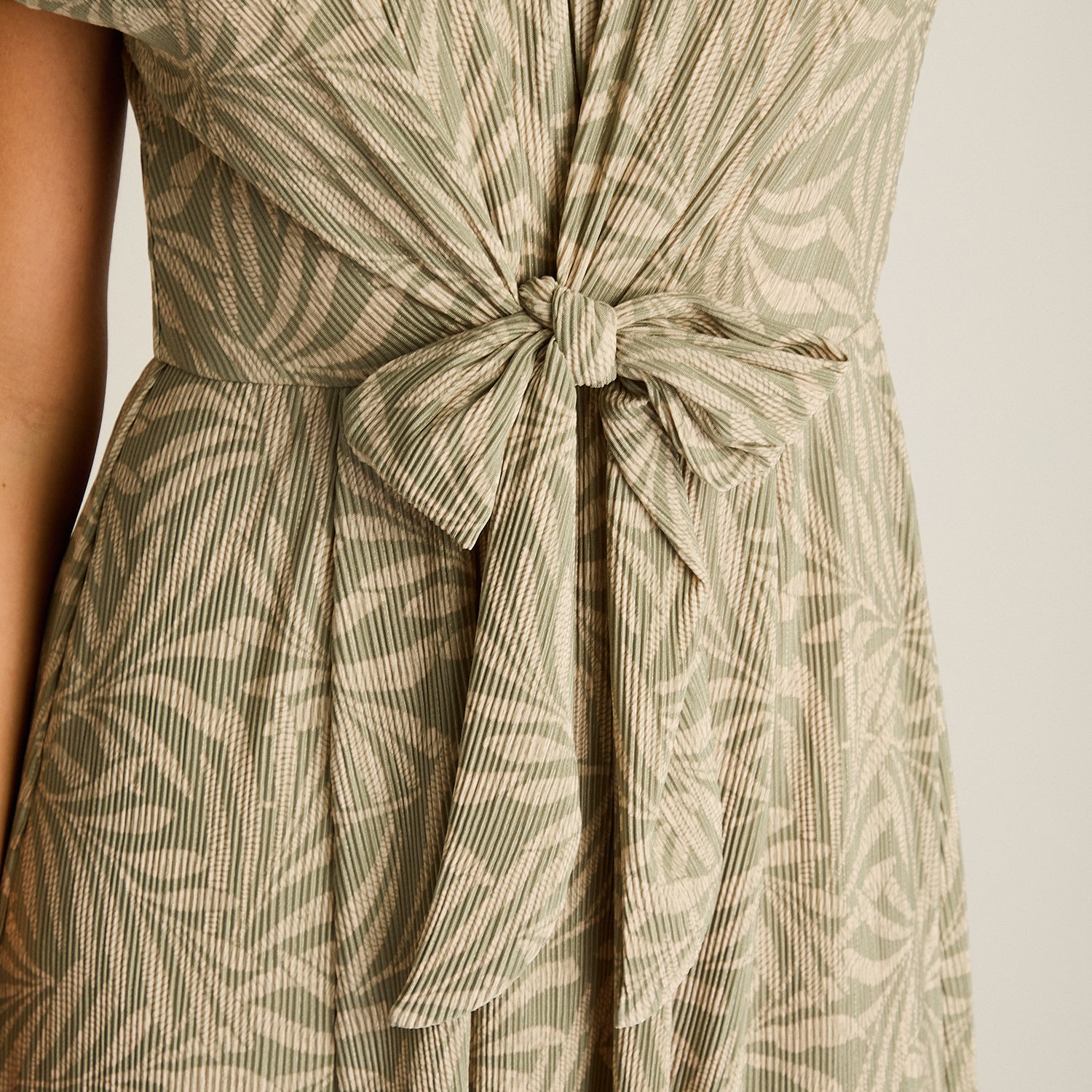 Vestido Midi Menta Muy elasticado Sin Forro Calce Normal