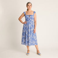 Vestido Midi Azul Estampado Mediterráneo en modelo adulta