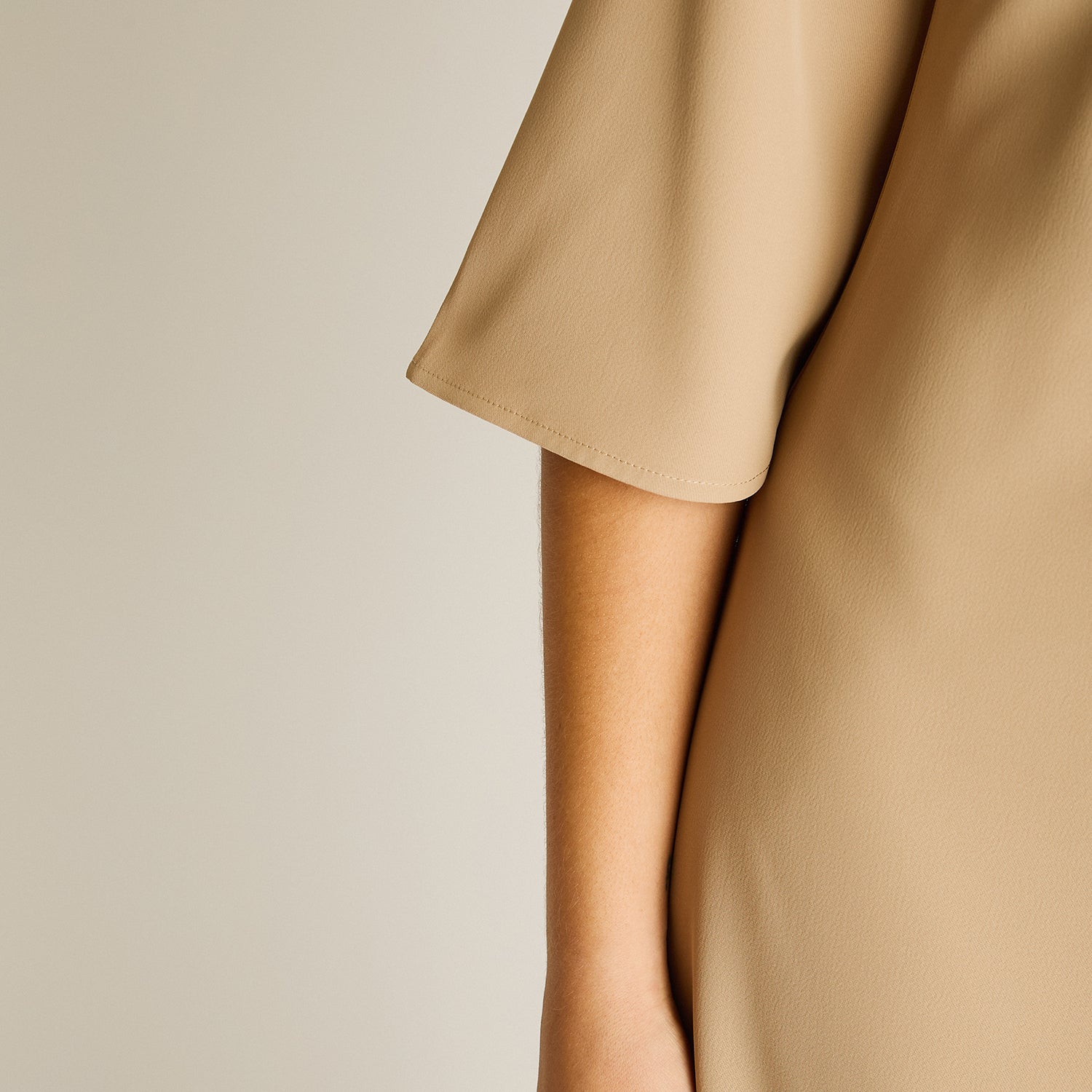 Vestido Midi Camel Midi Elasticidad Nula Con Forro Calce Normal Tela Plano