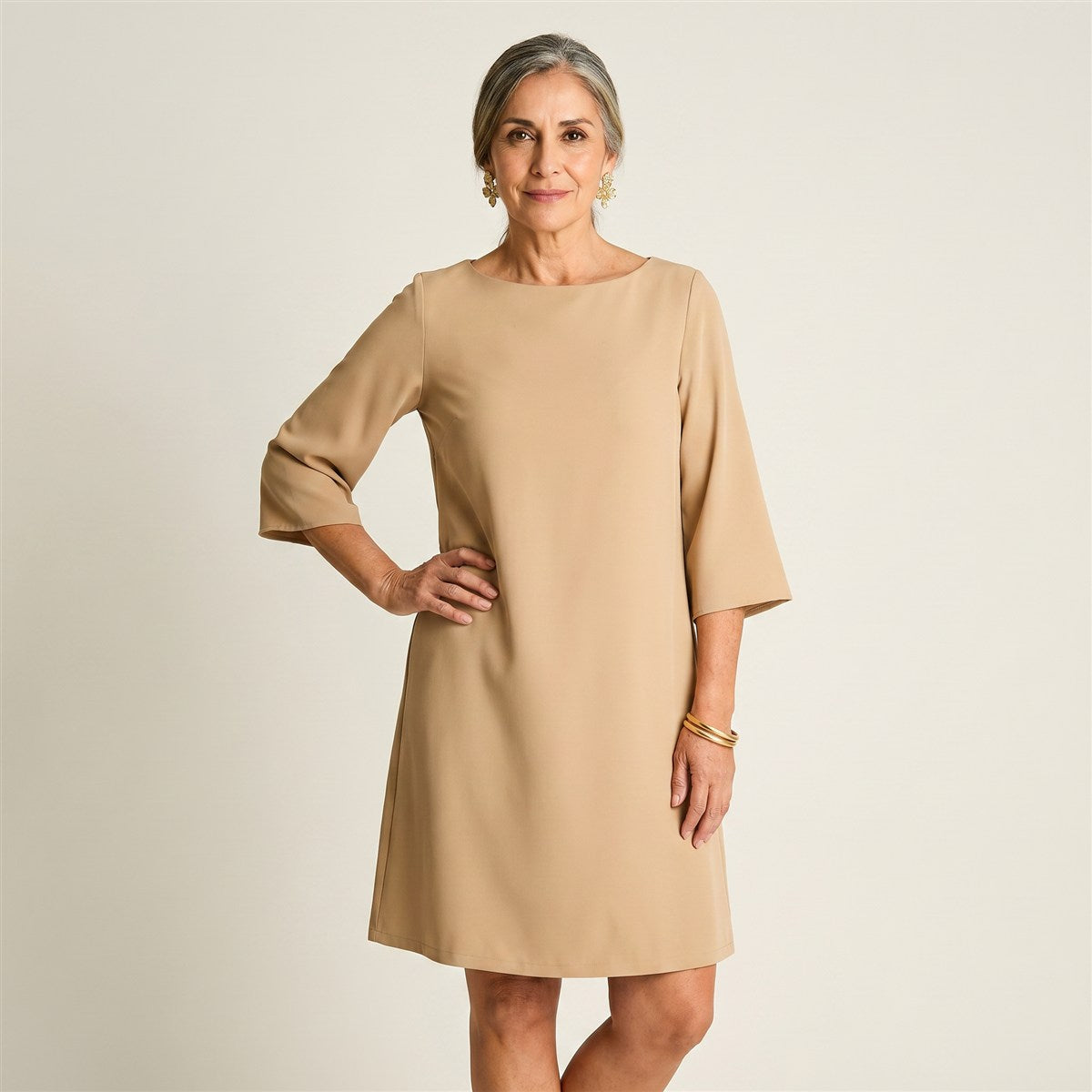 Vestido Midi Camel Manga 3/4 Clásico en modelo adulta