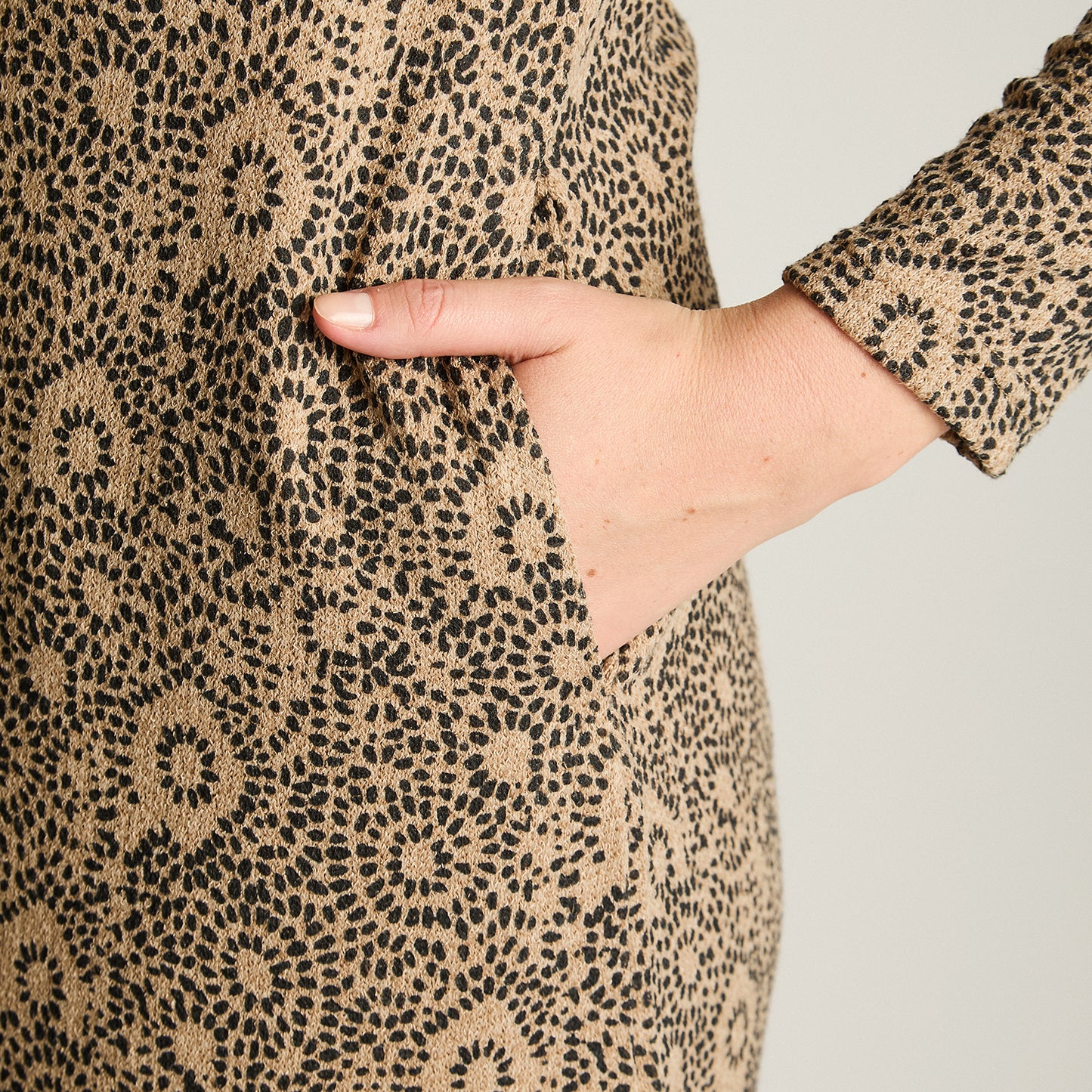 Vestido Midi Camel Midi Elasticidad Media Con Forro Calce Normal Tela Camant