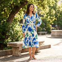 Vestido Midi Escote V con Cinturón Estampado Beige lifestyle