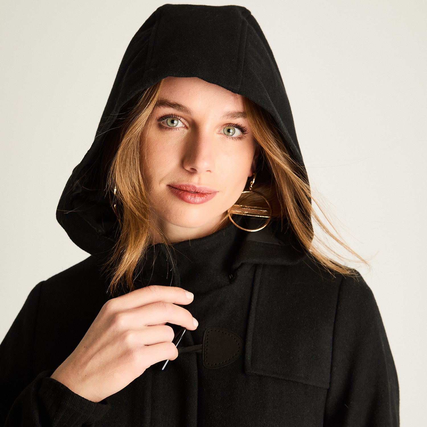 Abrigo Con Alamares Efecto Gamuza Y Gorro Manga Larga Negro