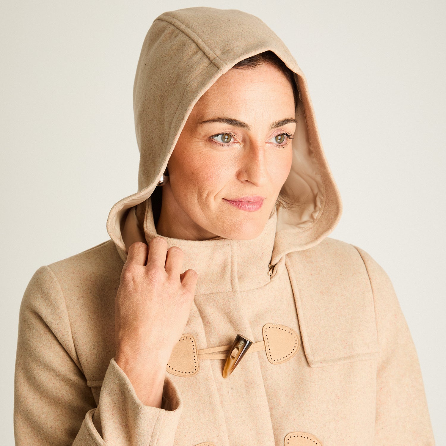 Abrigo Con Alamares Efecto Gamuza Y Gorro Manga Larga Beige