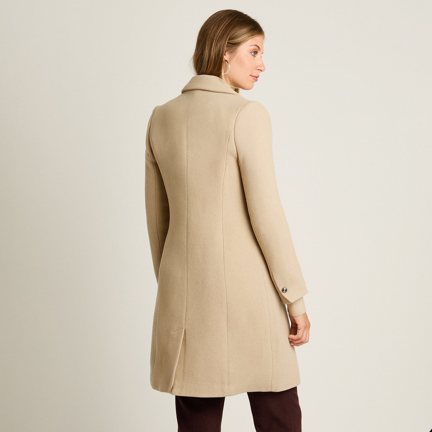 Abrigo Beige Manga Larga Elasticidad Nula Con Forro Calce Normal Tela Plano
