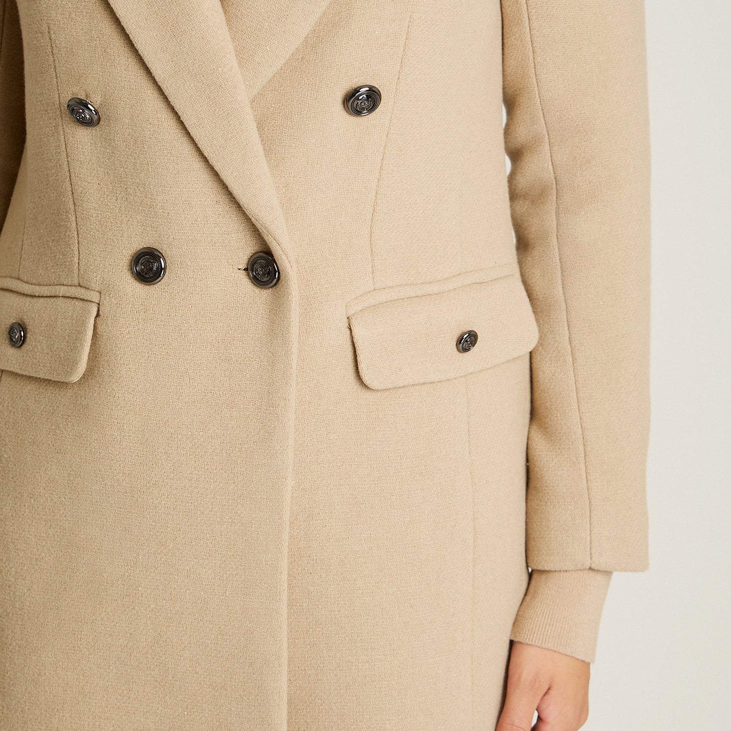 Abrigo Beige Manga Larga Elasticidad Nula Con Forro Calce Normal Tela Plano