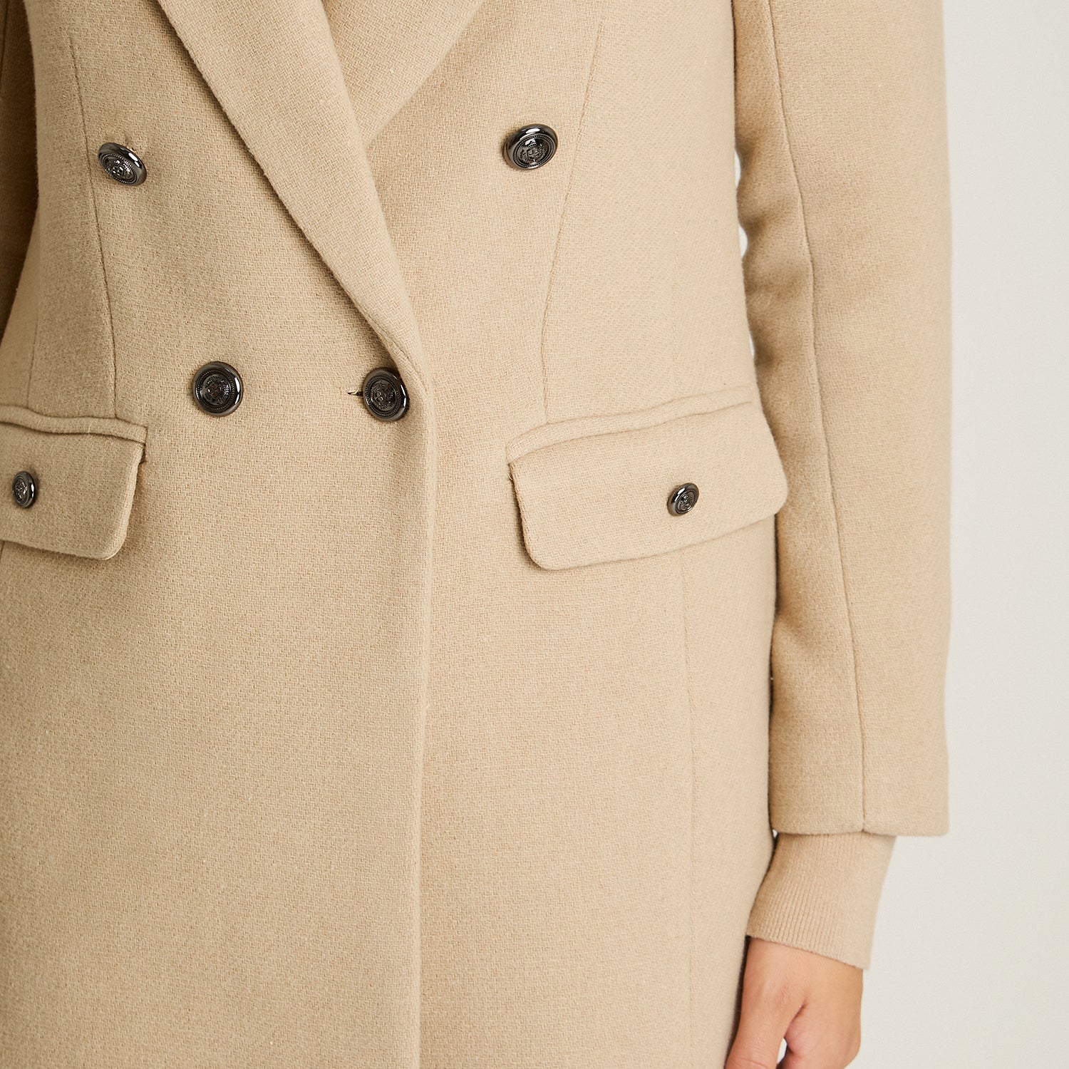 Abrigo Beige Manga Larga Elasticidad Nula Con Forro Calce Normal Tela Plano