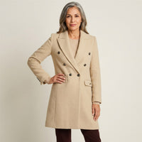 Abrigo Beige De Seis Botones Con Corte Cruzado en modelo adulta