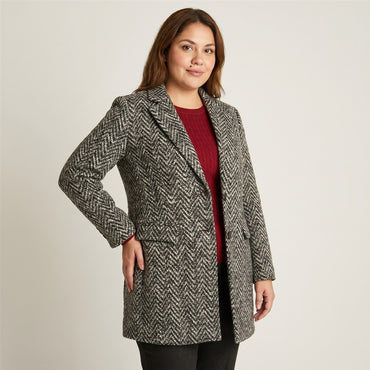 Abrigo Gris De Dos Botones Con Estampado En Espiga en modelo plus size