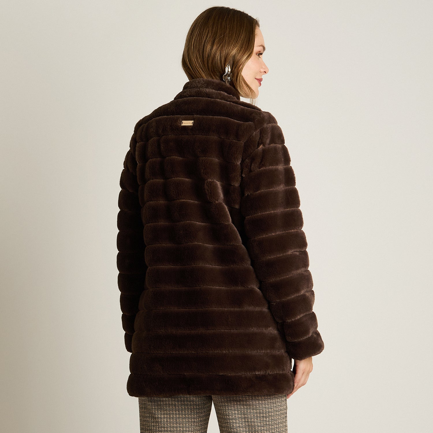 Abrigo Cafe Manga Larga Elasticidad Nula Con Forro Calce Normal Tela Plano