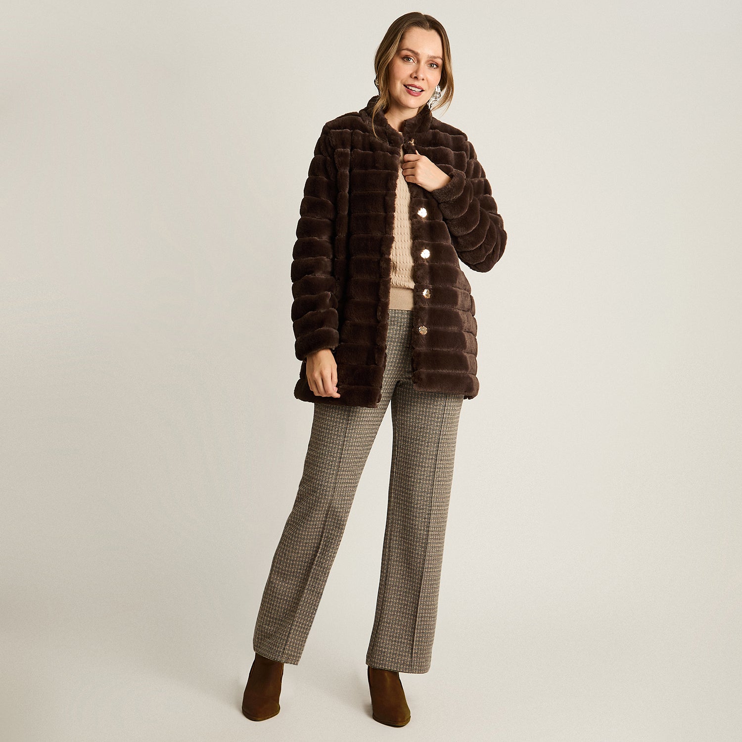 Abrigo Cafe Manga Larga Elasticidad Nula Con Forro Calce Normal Tela Plano