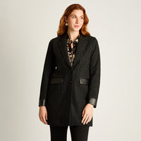 Abrigo Negro Manga Larga Elasticidad Nula Con Forro Calce Normal Tela Plano