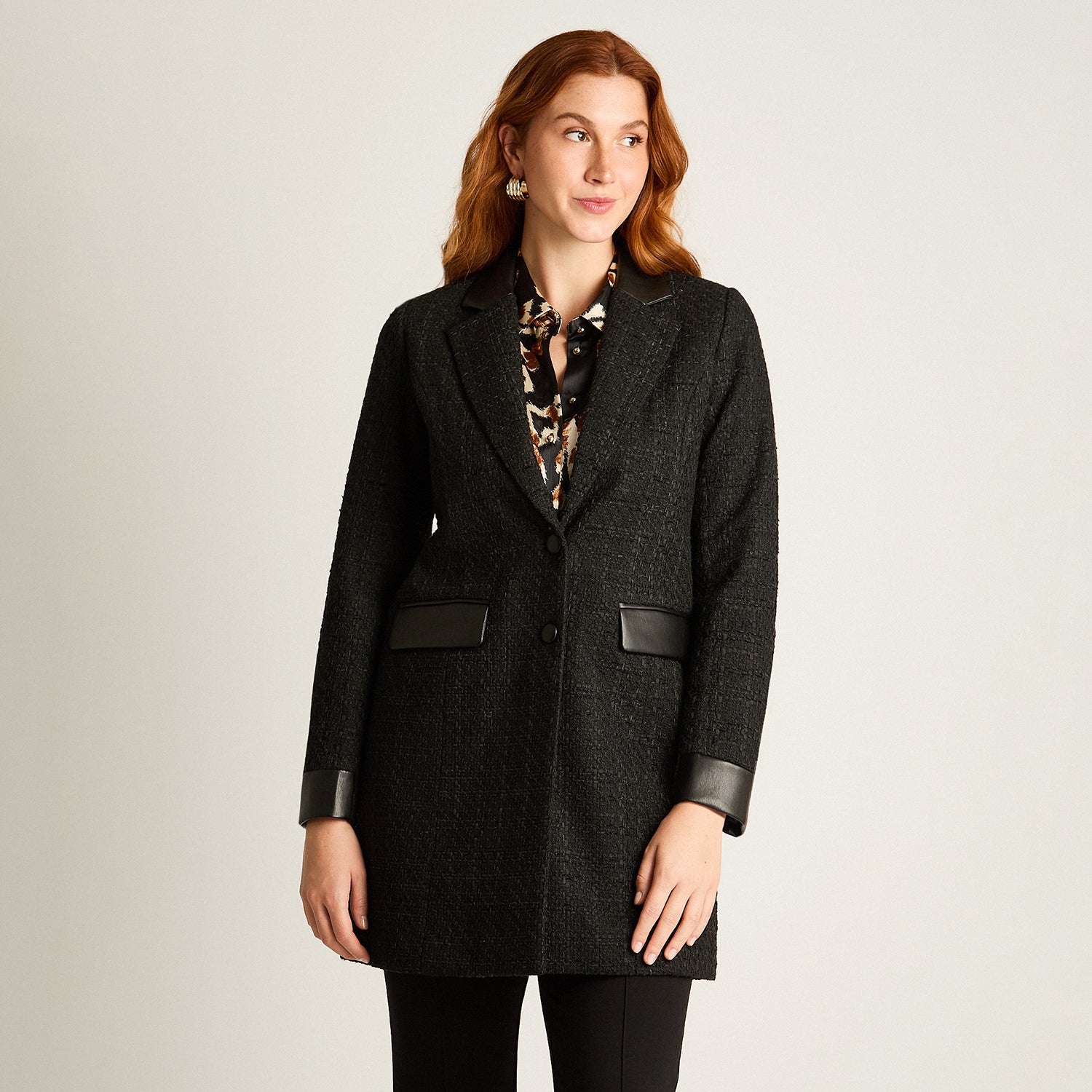 Abrigo Negro Manga Larga Elasticidad Nula Con Forro Calce Normal Tela Plano