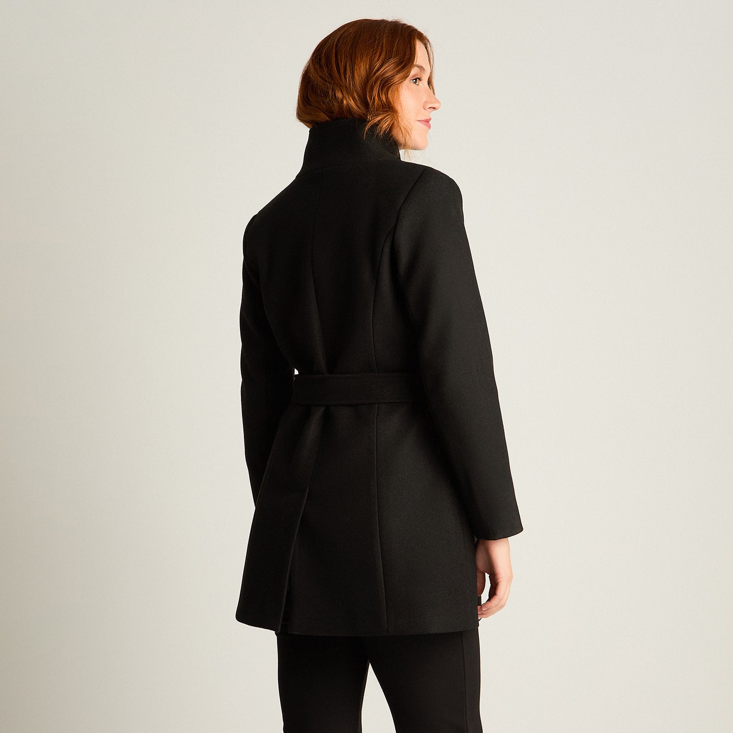 Abrigo Negro Manga Larga Elasticidad Nula Con Forro Calce Normal Tela Plano