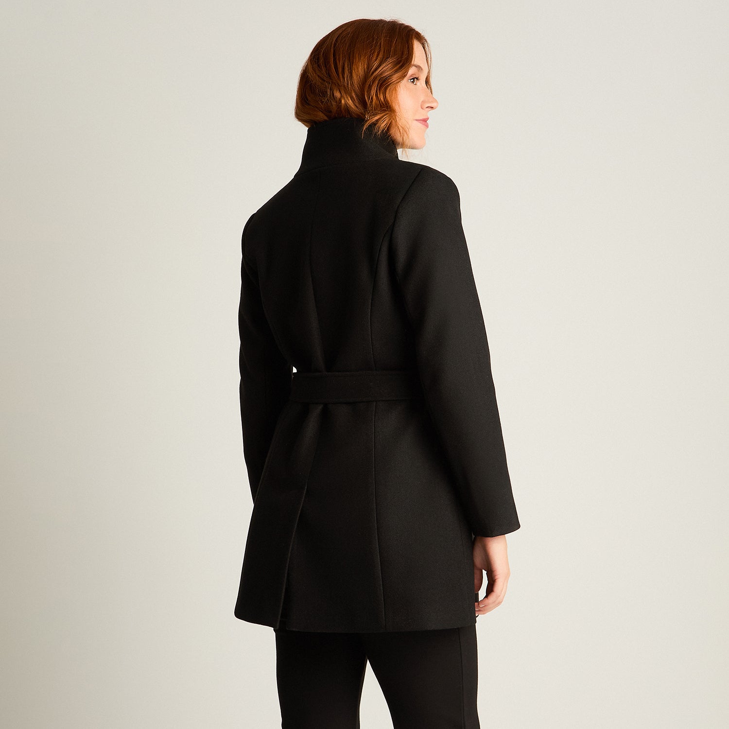 Abrigo Negro Manga Larga Elasticidad Nula Con Forro Calce Normal Tela Plano