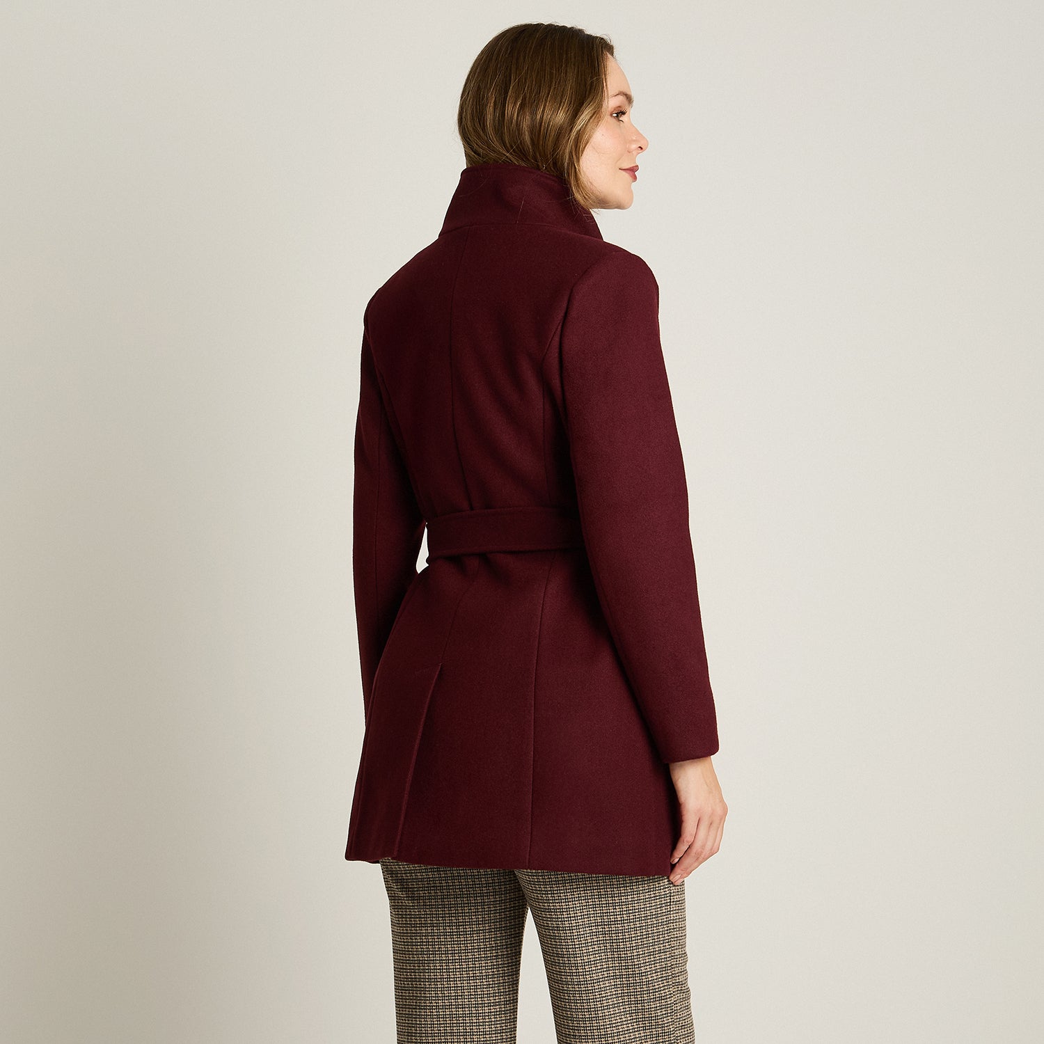 Abrigo Burdeo Manga Larga Elasticidad Nula Con Forro Calce Normal Tela Plano