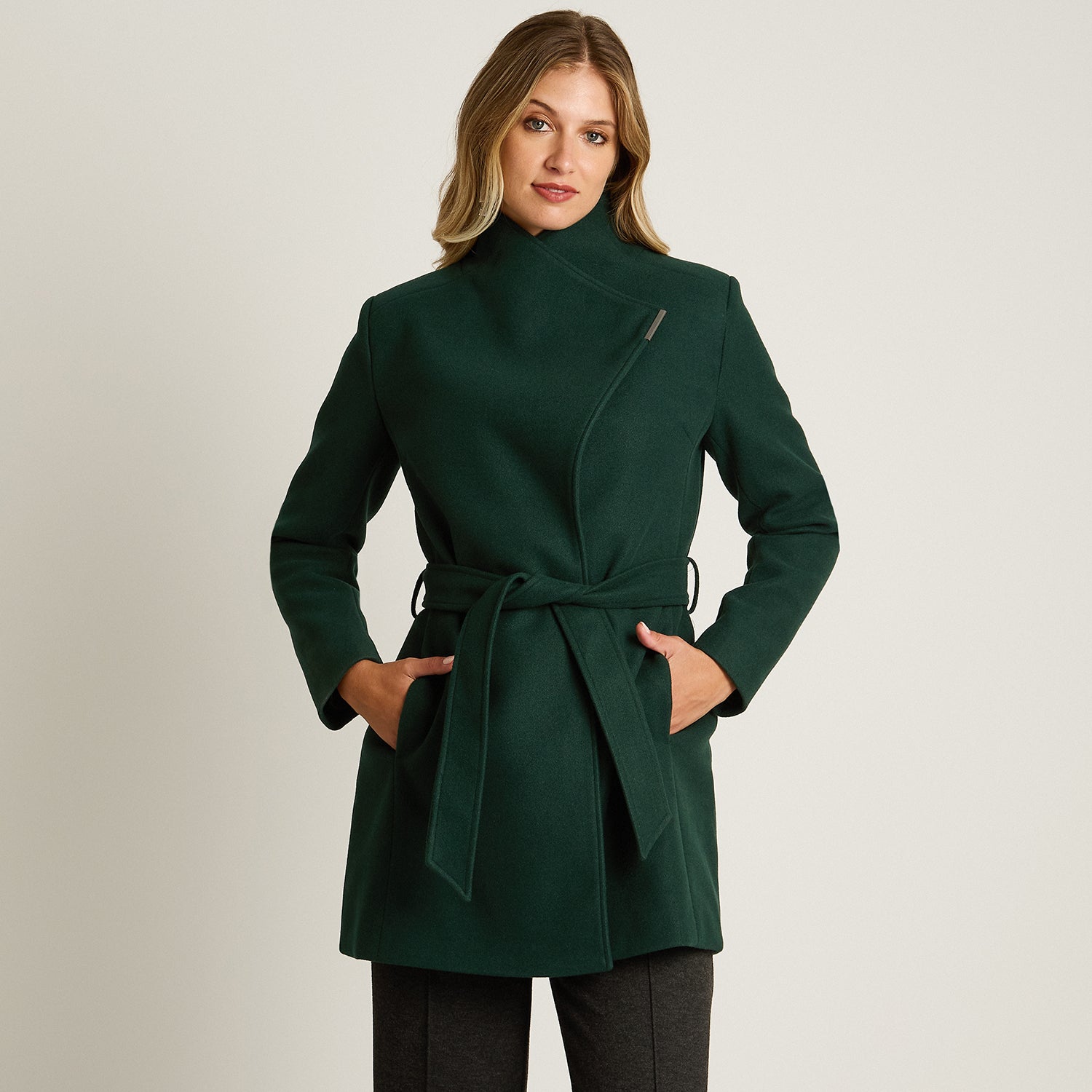 Abrigo Verde Manga Larga Elasticidad Nula Con Forro Calce Normal Tela Plano