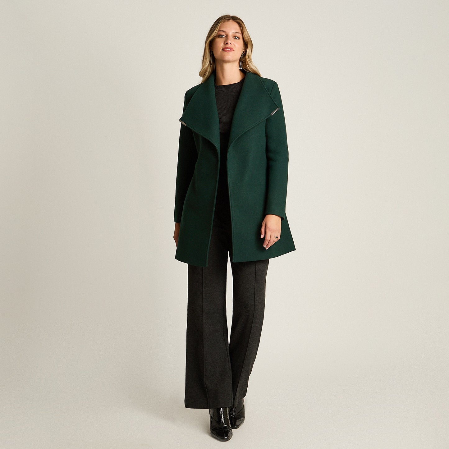 Abrigo Verde Manga Larga Elasticidad Nula Con Forro Calce Normal Tela Plano