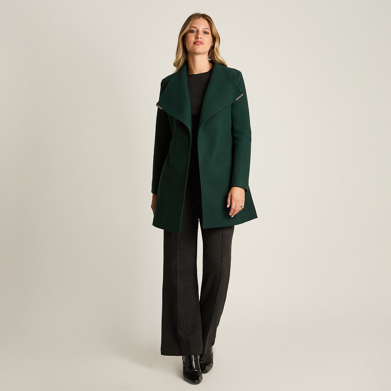 Abrigo Verde Manga Larga Elasticidad Nula Con Forro Calce Normal Tela Plano