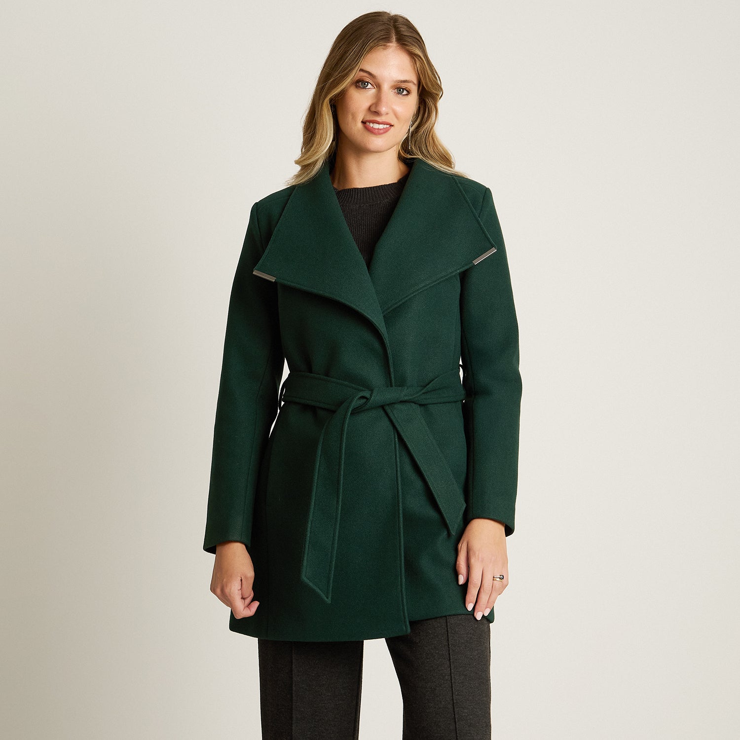 Abrigo Verde Manga Larga Elasticidad Nula Con Forro Calce Normal Tela Plano