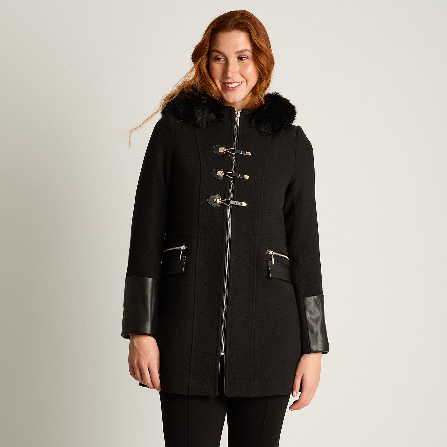 Abrigo Negro Manga Larga Elasticidad Nula Con Forro Calce Normal Tela Plano