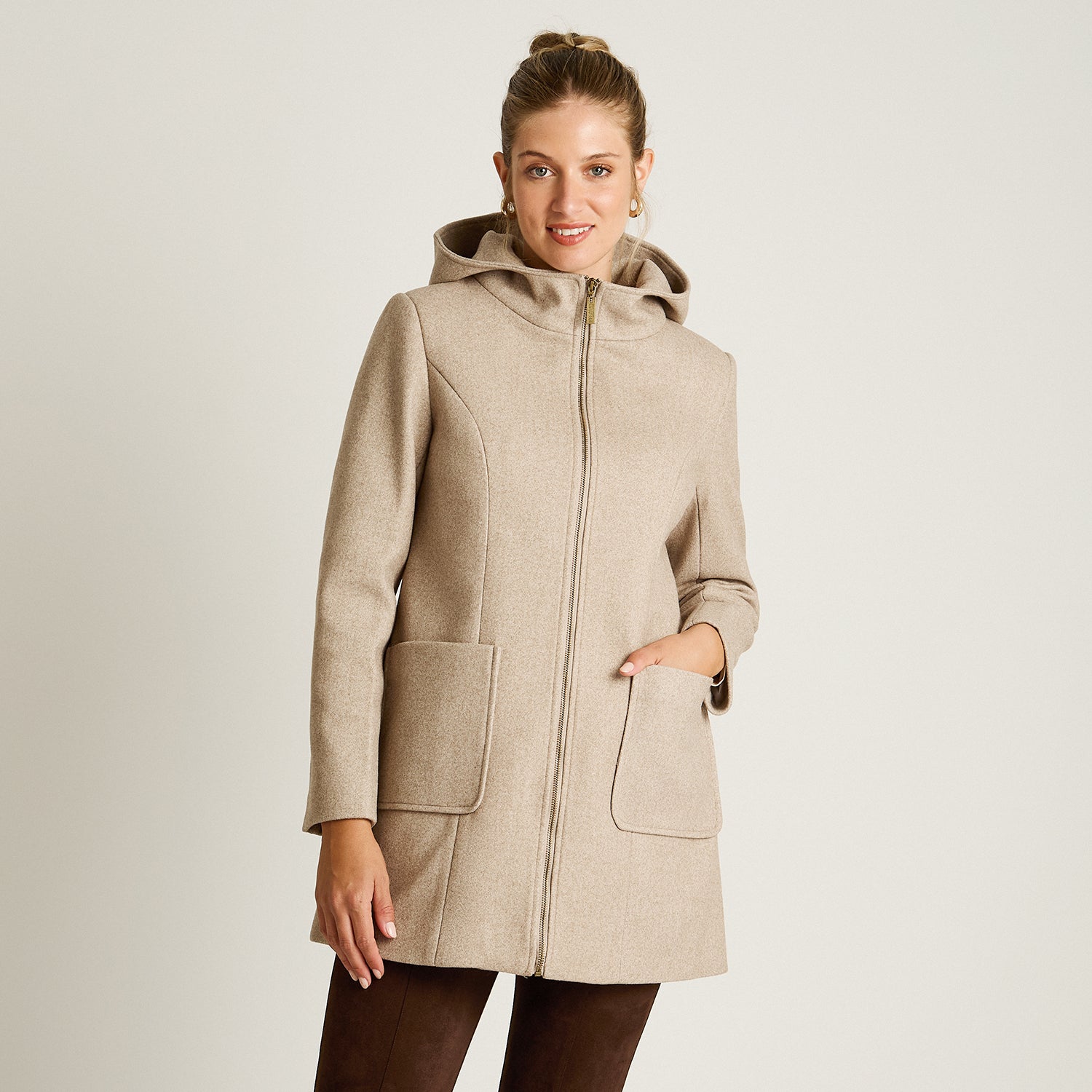 Abrigo Beige Manga Larga Elasticidad Nula Con Forro Calce Normal Tela Plano