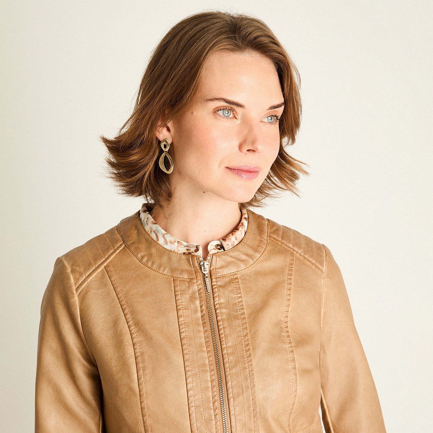 Chaqueta Ecocuero Camel con Cierre