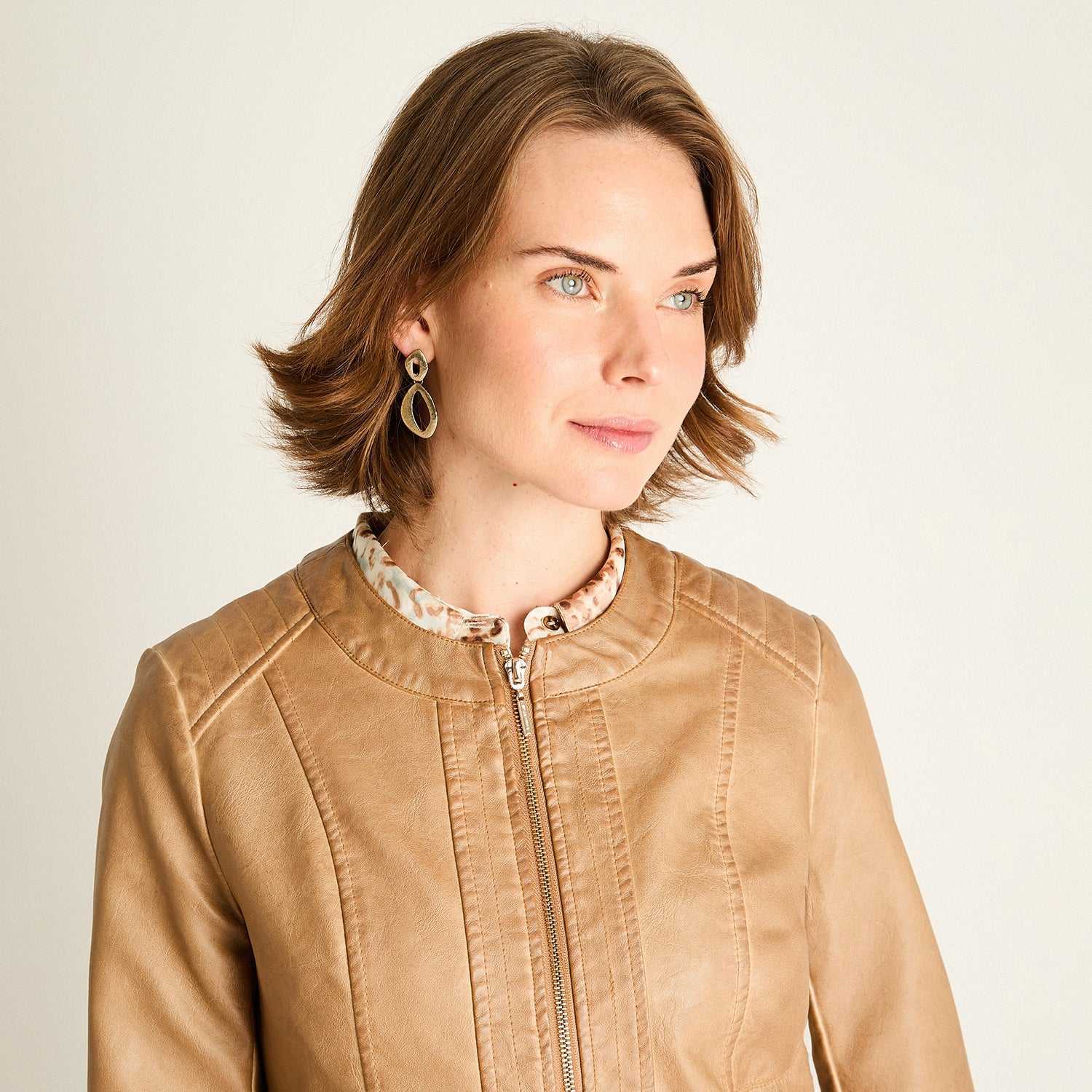 Chaqueta Ecocuero Camel con Cierre
