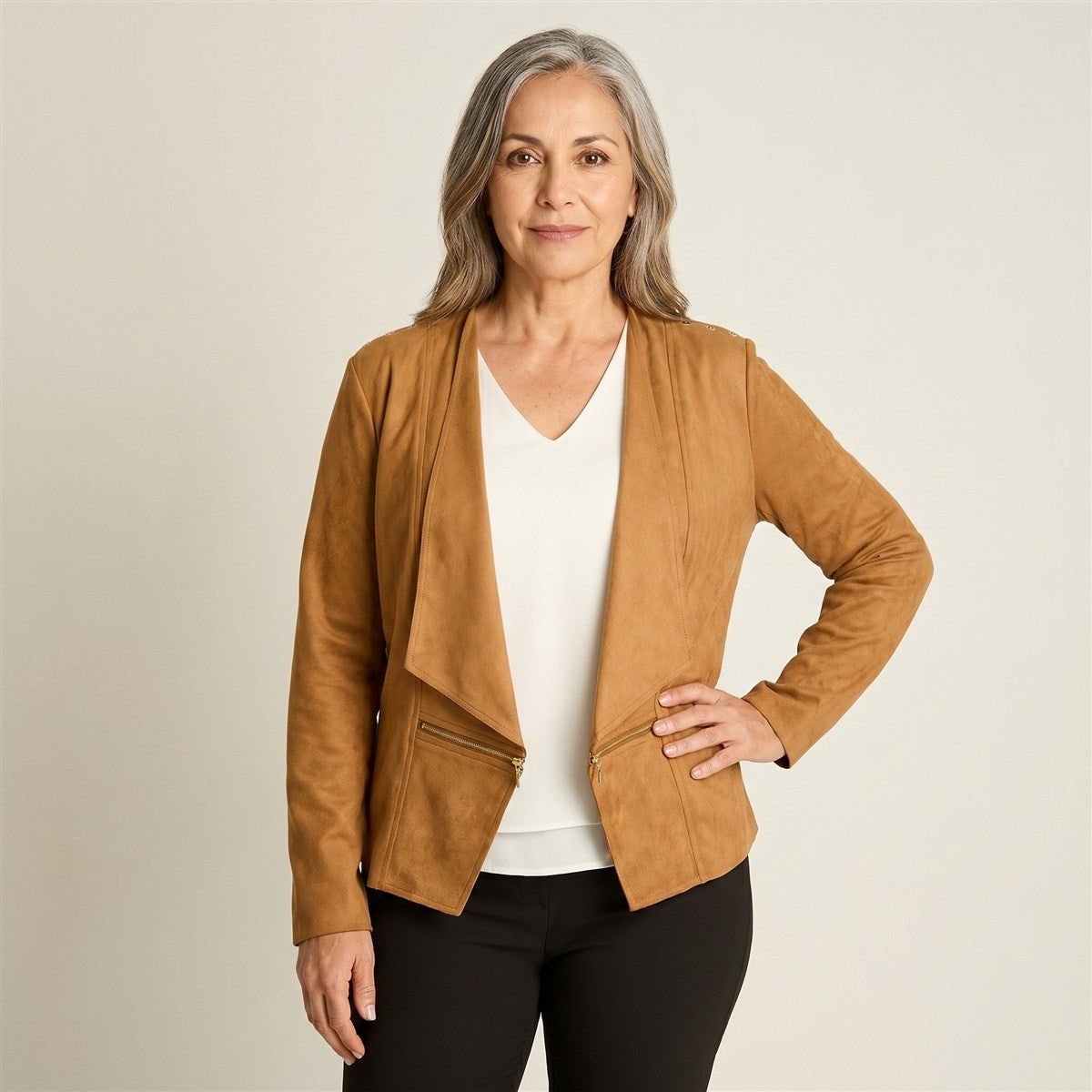 Chaqueta Suede Mujer Asimétrica Camel Manga Larga en modelo adulta