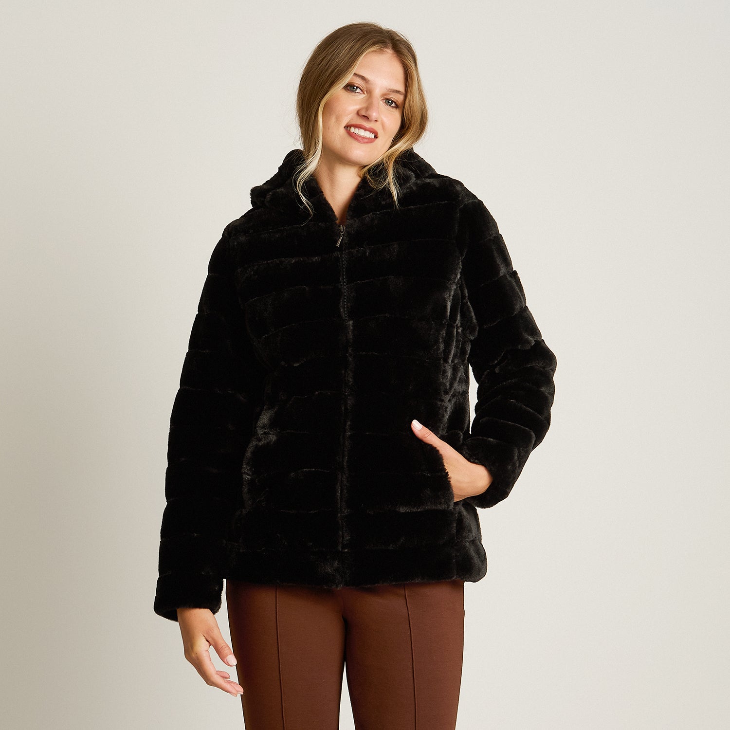 Chaqueta Negro Manga Larga Elasticidad Nula Con Forro Calce Normal Tela Plano