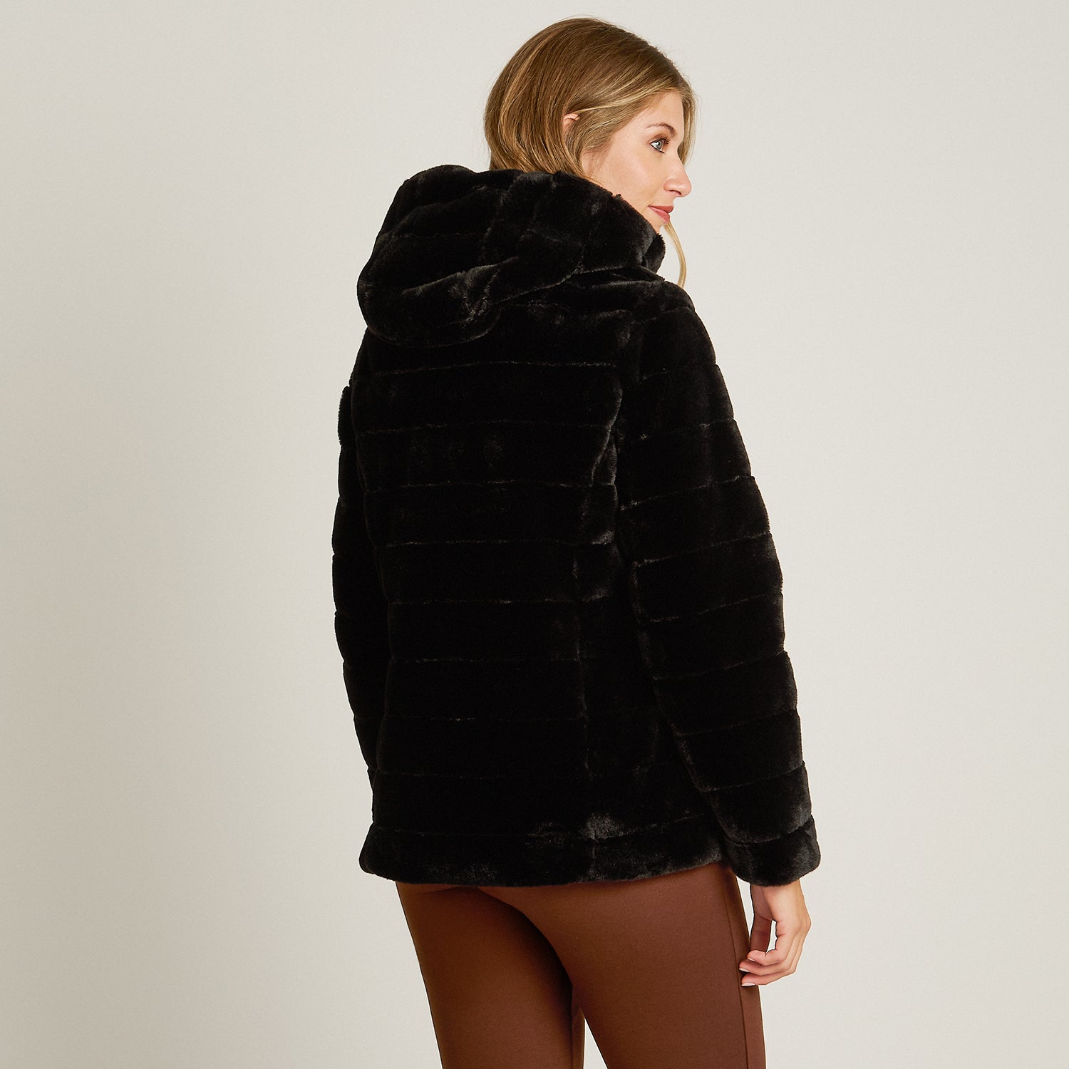 Chaqueta Negro Manga Larga Elasticidad Nula Con Forro Calce Normal Tela Plano