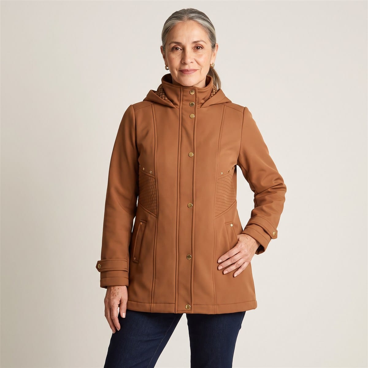 Chaqueta Softshell Manga Larga Con Forro Café en modelo adulta
