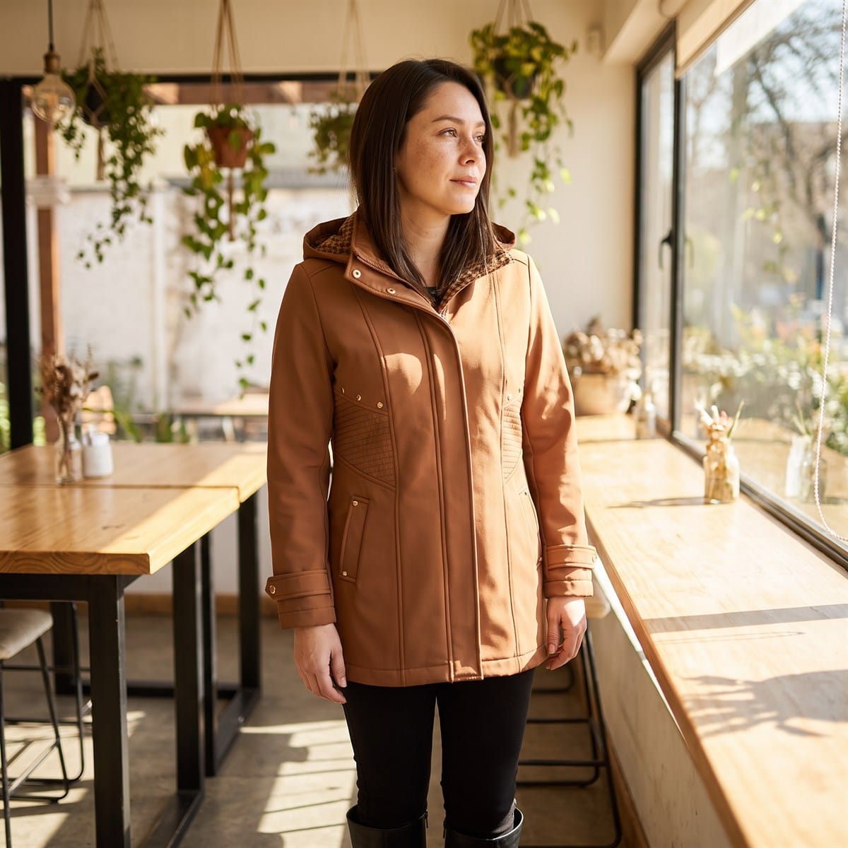 Chaqueta Softshell Manga Larga Con Forro Café lifestyle