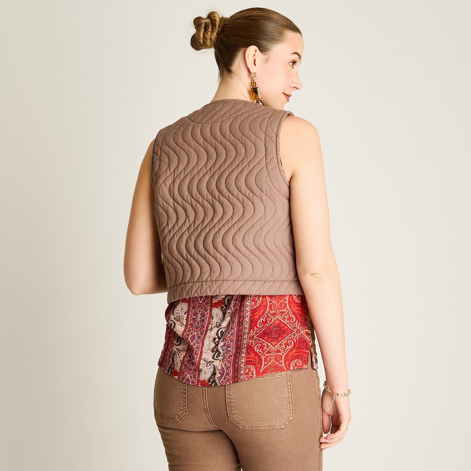 Chaqueta Taupe Sin Mangas Elasticidad Nula Sin Forro Calce Normal Tela Plano