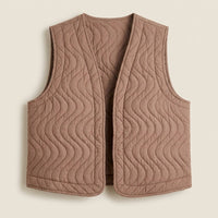 Chaqueta Taupe Sin Mangas con Diseño Quilt en plano
