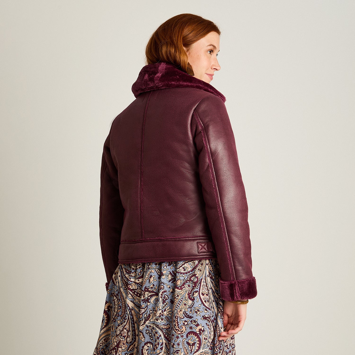 Chaqueta Burdeo Manga Larga Elasticidad Nula Con Forro Calce Normal Tela Bonded