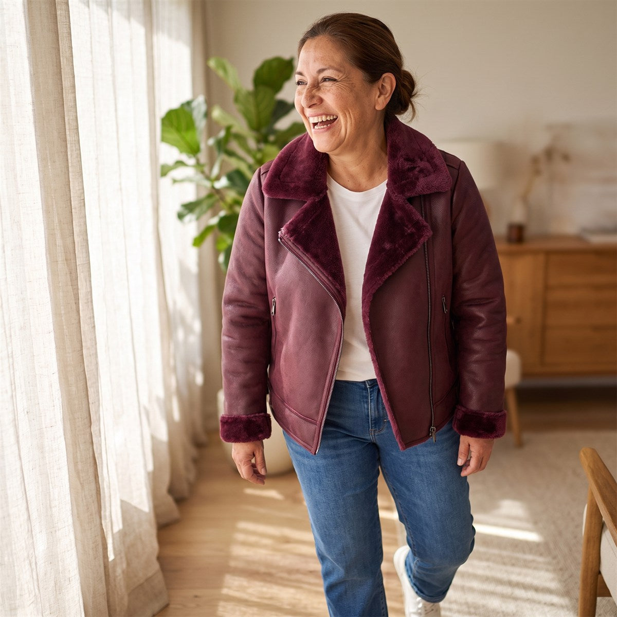 Chaqueta Burdeo Tipo Aviadora en Ecocuero con Sherpa lifestyle