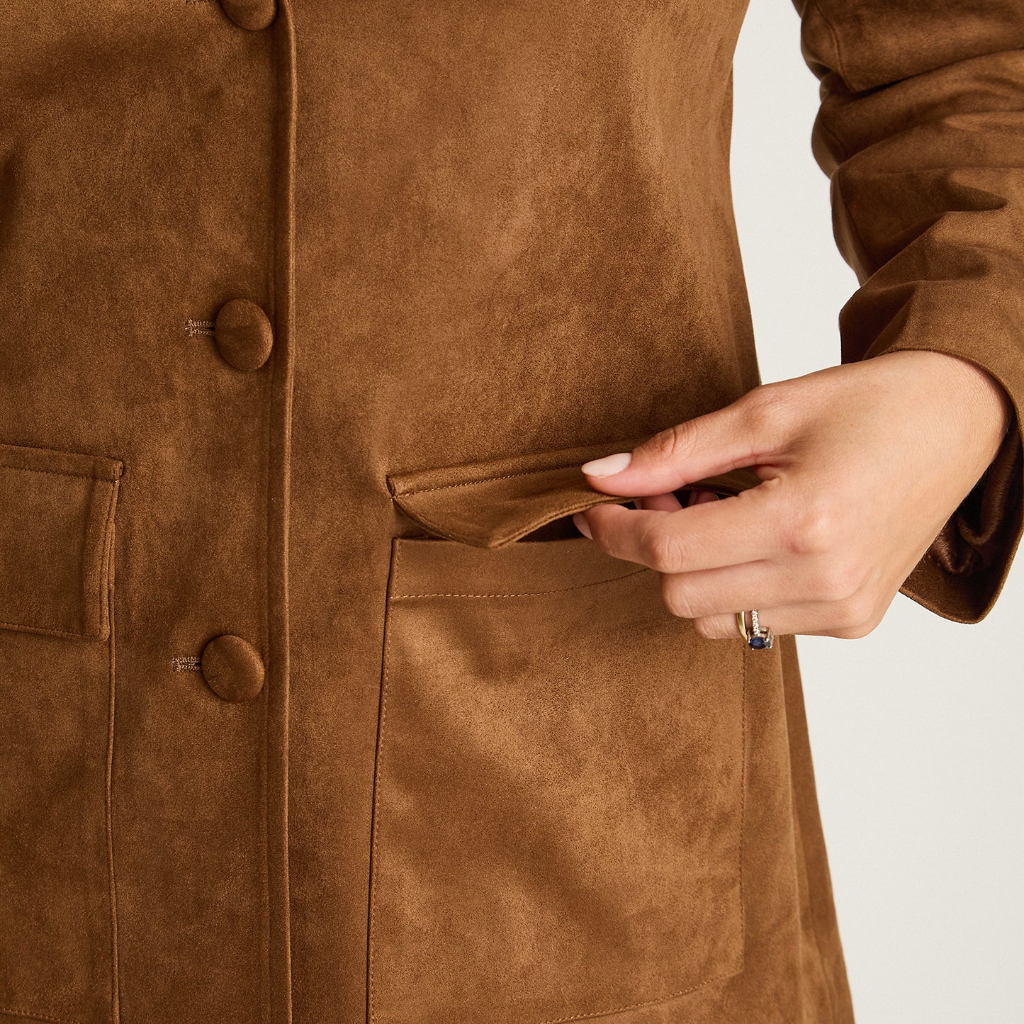 Chaqueta Camel Manga Larga Elasticidad Nula Con Forro Calce Normal Tela Plano