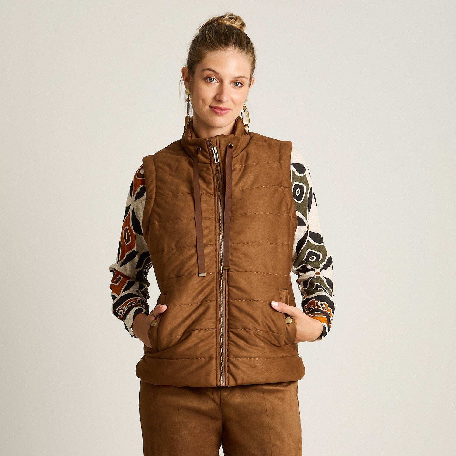 Parka Camel Sin Mangas Elasticidad Nula Con Forro Calce Normal Tela Plano