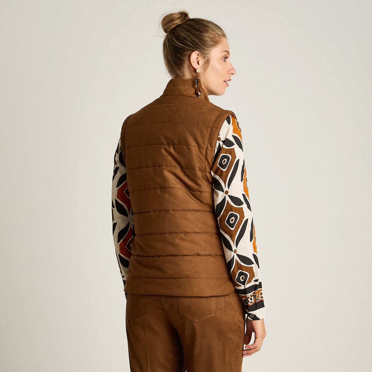 Parka Camel Sin Mangas Elasticidad Nula Con Forro Calce Normal Tela Plano