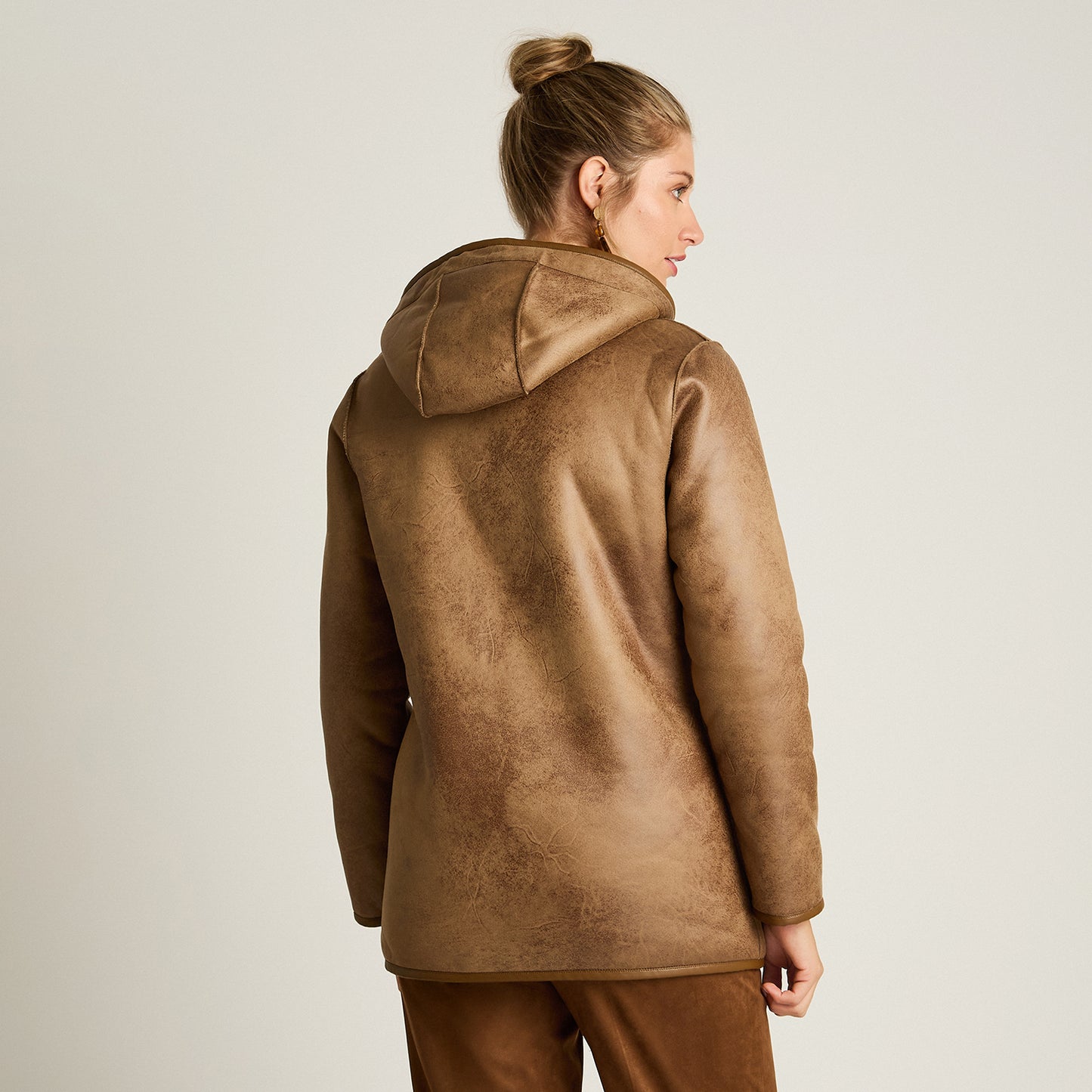 Chaqueta Camel Manga Larga Elasticidad Nula Con Forro Calce Normal Tela Bonded