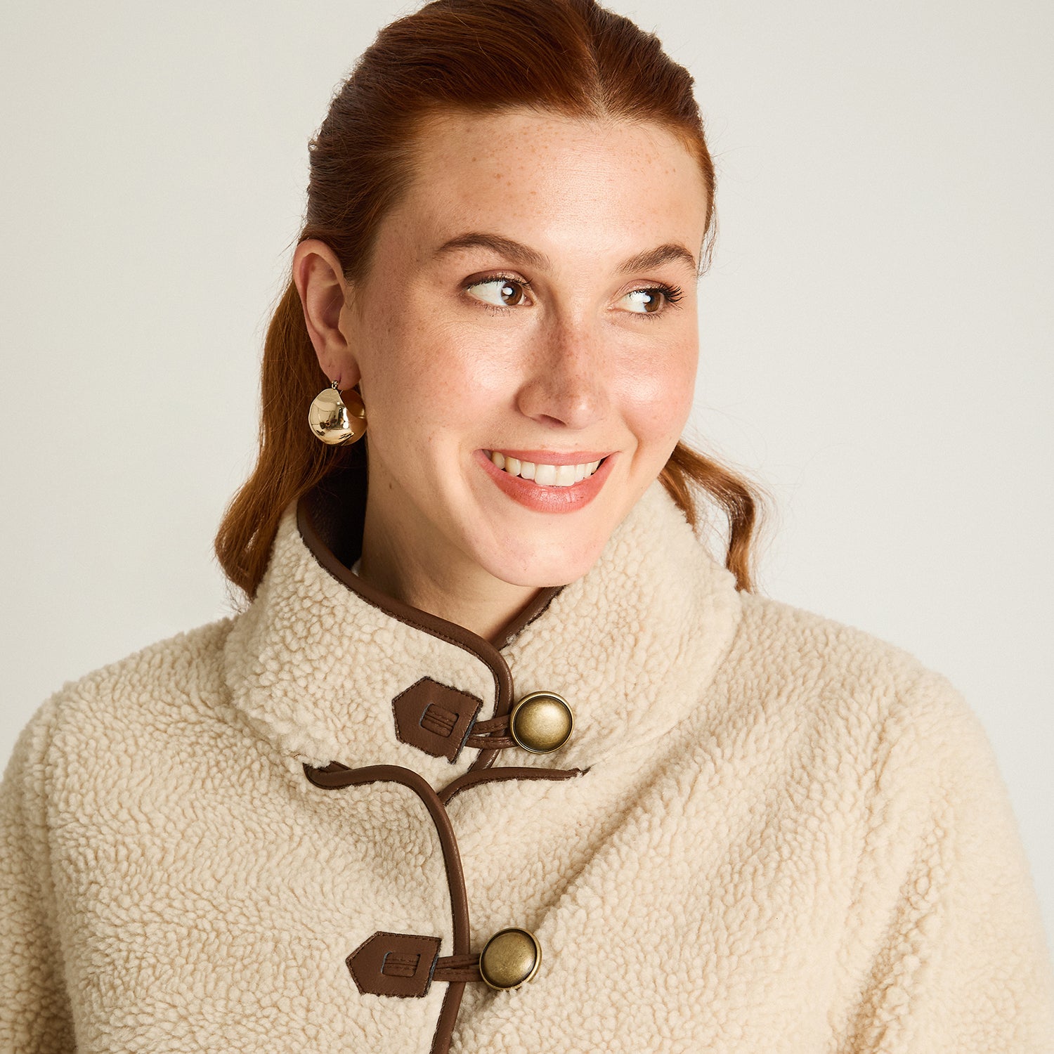 Chaqueta Beige Manga Larga Elasticidad Nula Con Forro Calce Normal Tela Bonded