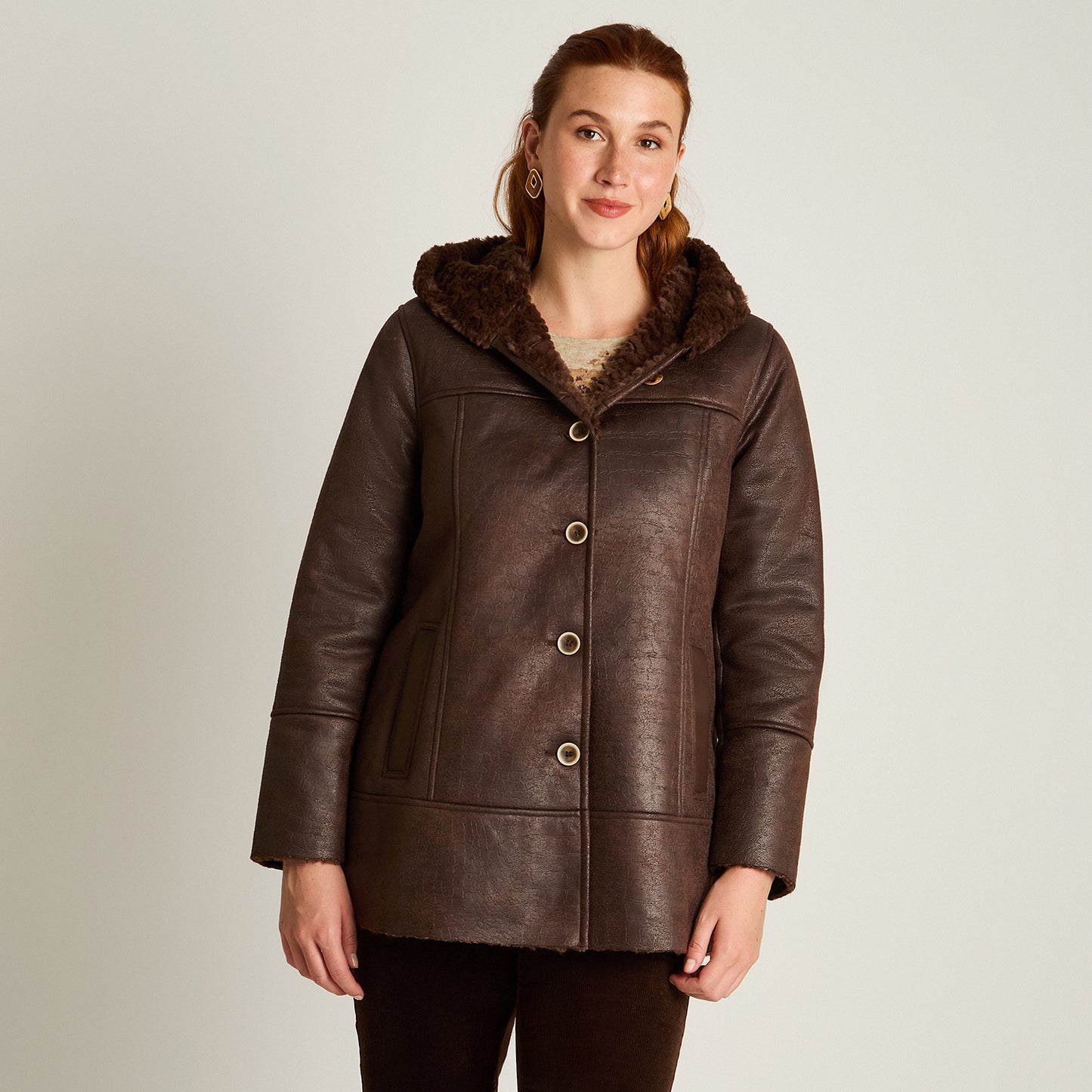 Chaqueta Cafe Manga Larga Elasticidad Nula Con Forro Calce Normal Tela Bonded