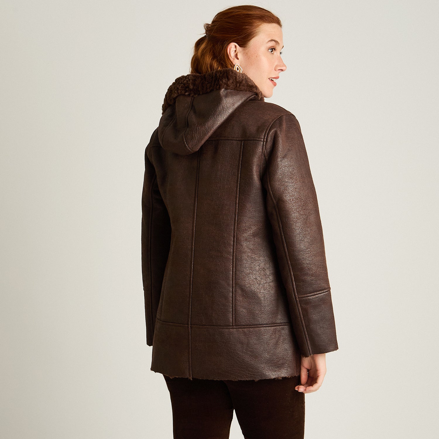 Chaqueta Cafe Manga Larga Elasticidad Nula Con Forro Calce Normal Tela Bonded