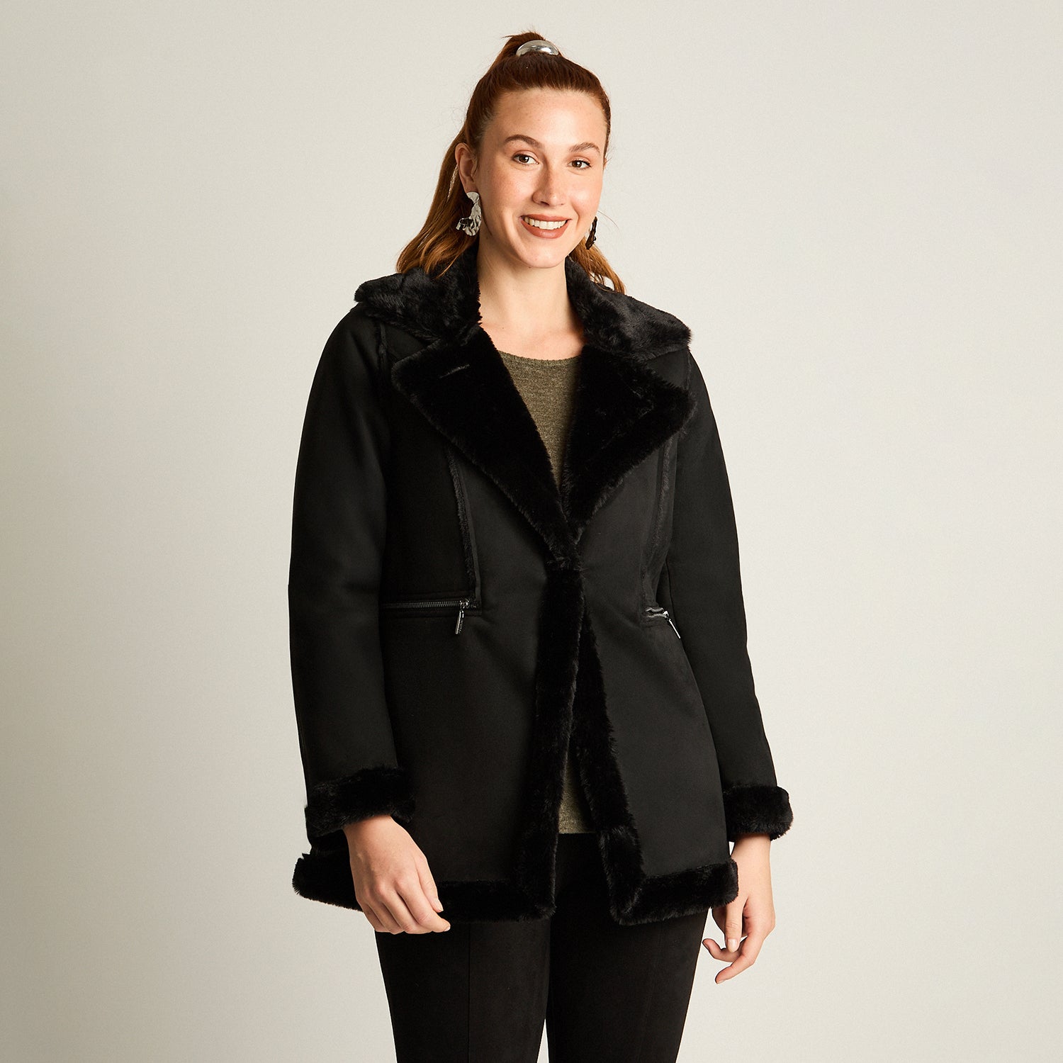 Chaqueta Negra de Suede con Forro Sherpa y Solapa Amplia – Lorenzo