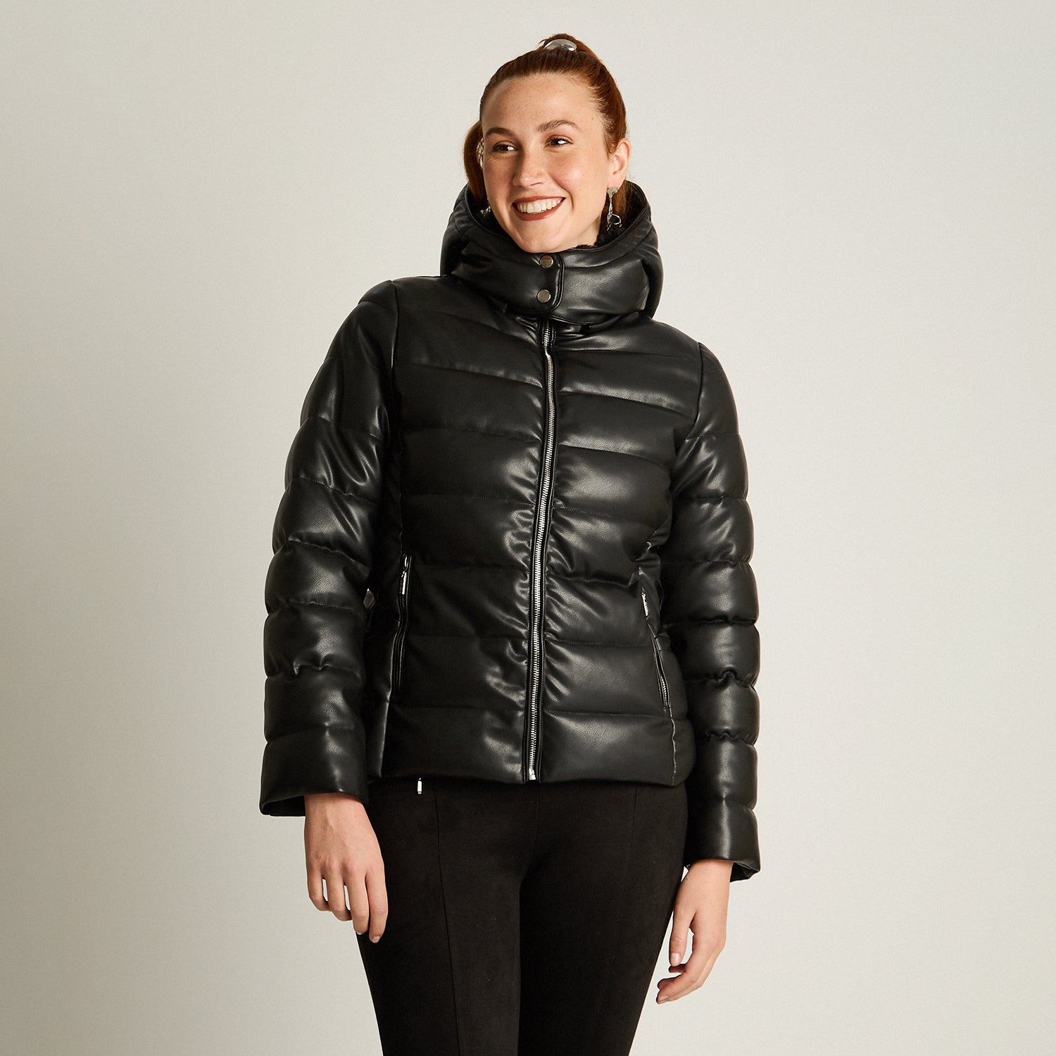 Parka Negro Manga Larga Elasticidad Nula Con Forro Calce Normal Tela Eco Cuero