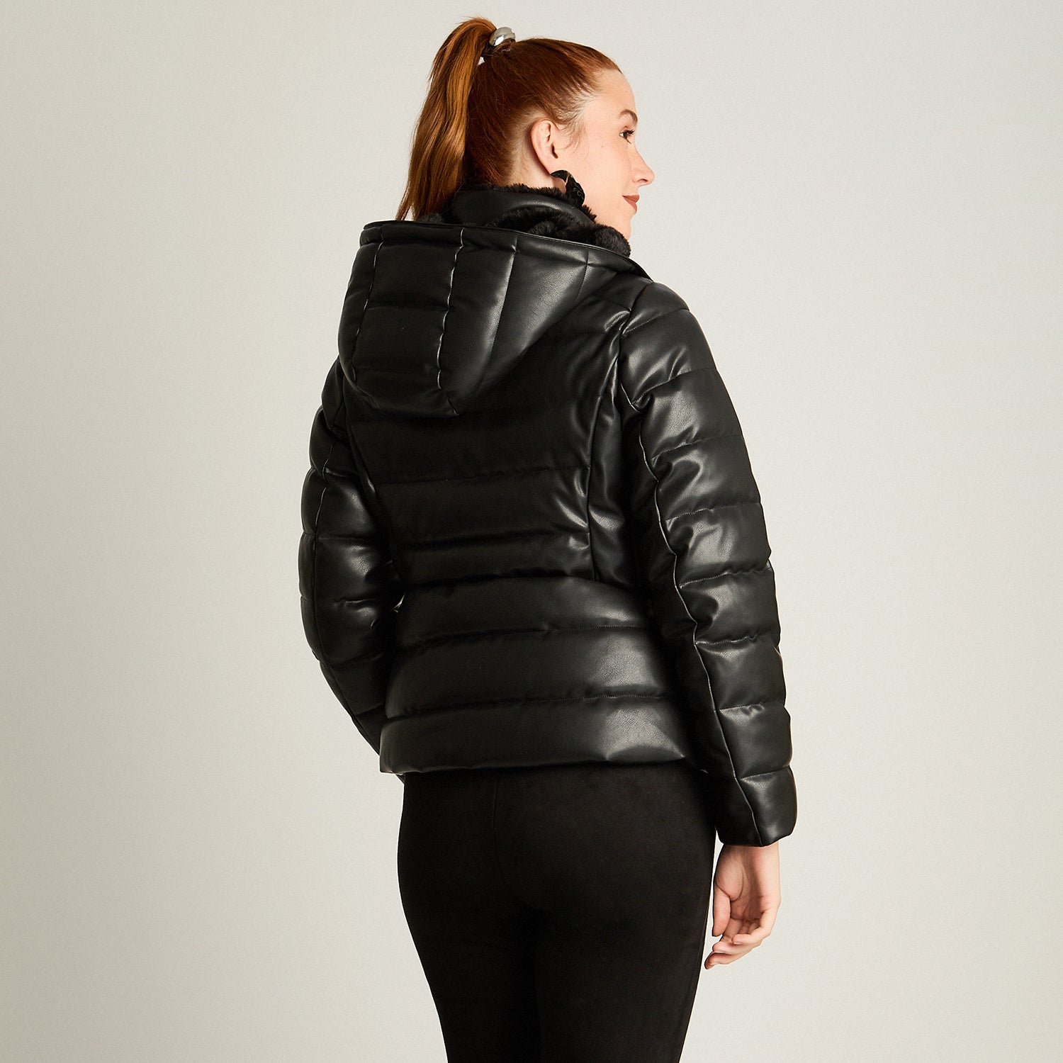 Parka Negro Manga Larga Elasticidad Nula Con Forro Calce Normal Tela Eco Cuero