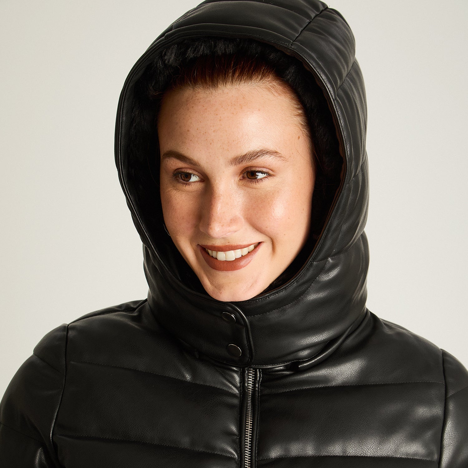 Parka Negro Manga Larga Elasticidad Nula Con Forro Calce Normal Tela Eco Cuero