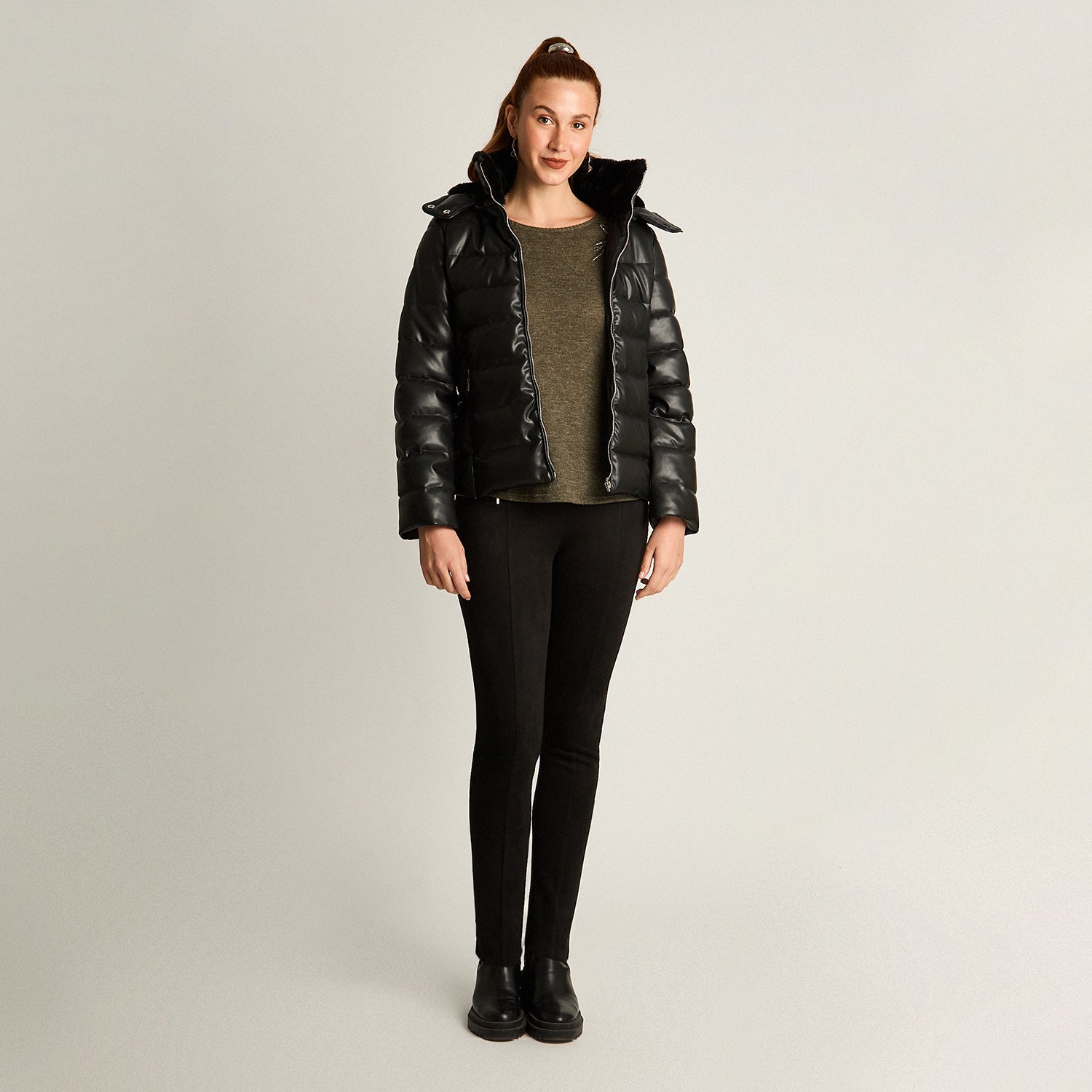 Parka Negro Manga Larga Elasticidad Nula Con Forro Calce Normal Tela Eco Cuero
